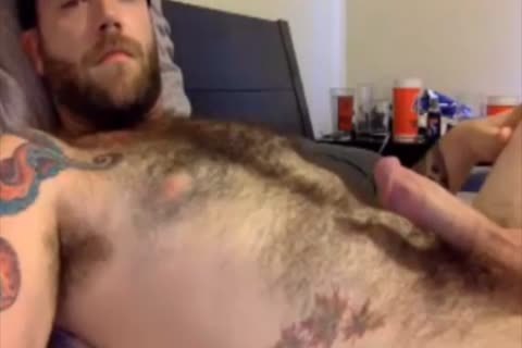 This hairy Dilf loves To jack off Off On cam
