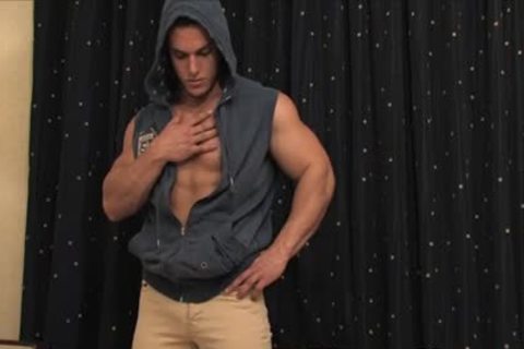 Muscle Hunks - Kevin Conrad