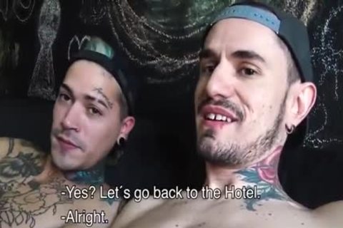 SeXYTourist receives Paid&nail In Hotel