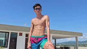 AmateurGayPOV: The Joys of a Hairless Backside